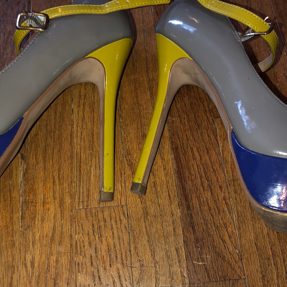 Heels - Picture 2 of 3